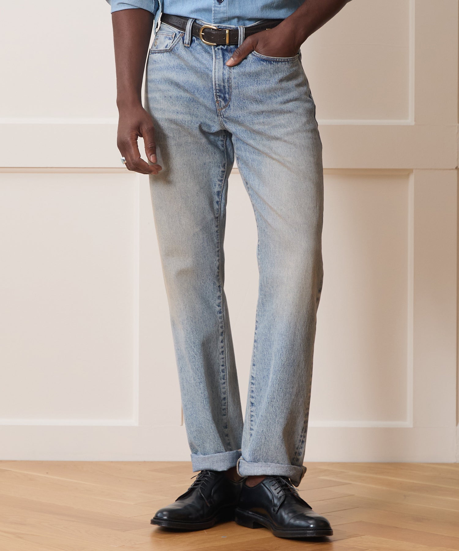 Straight Fit Jean in Light Indigo