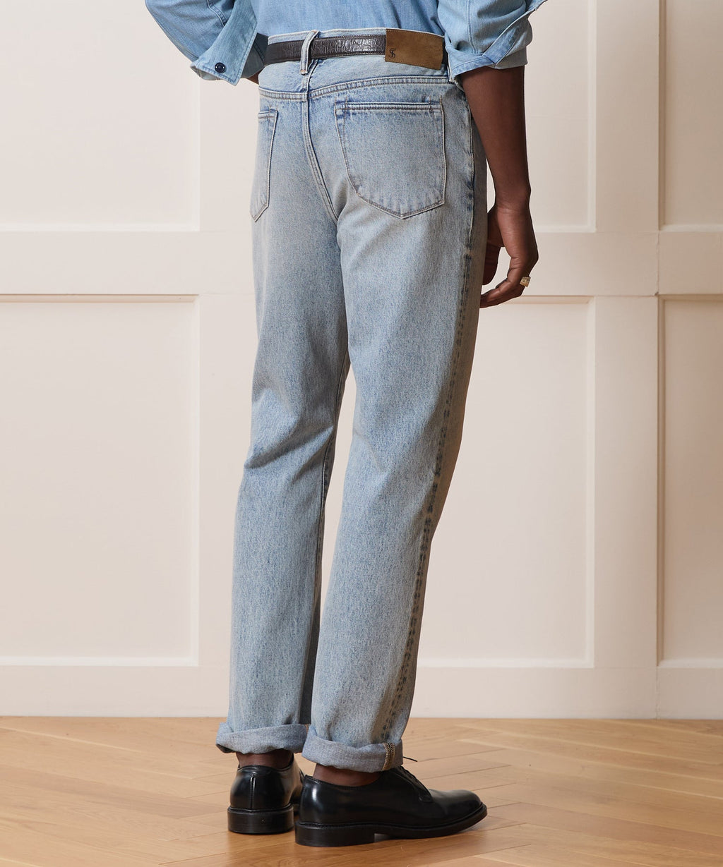 Straight Fit Jean in Light Indigo