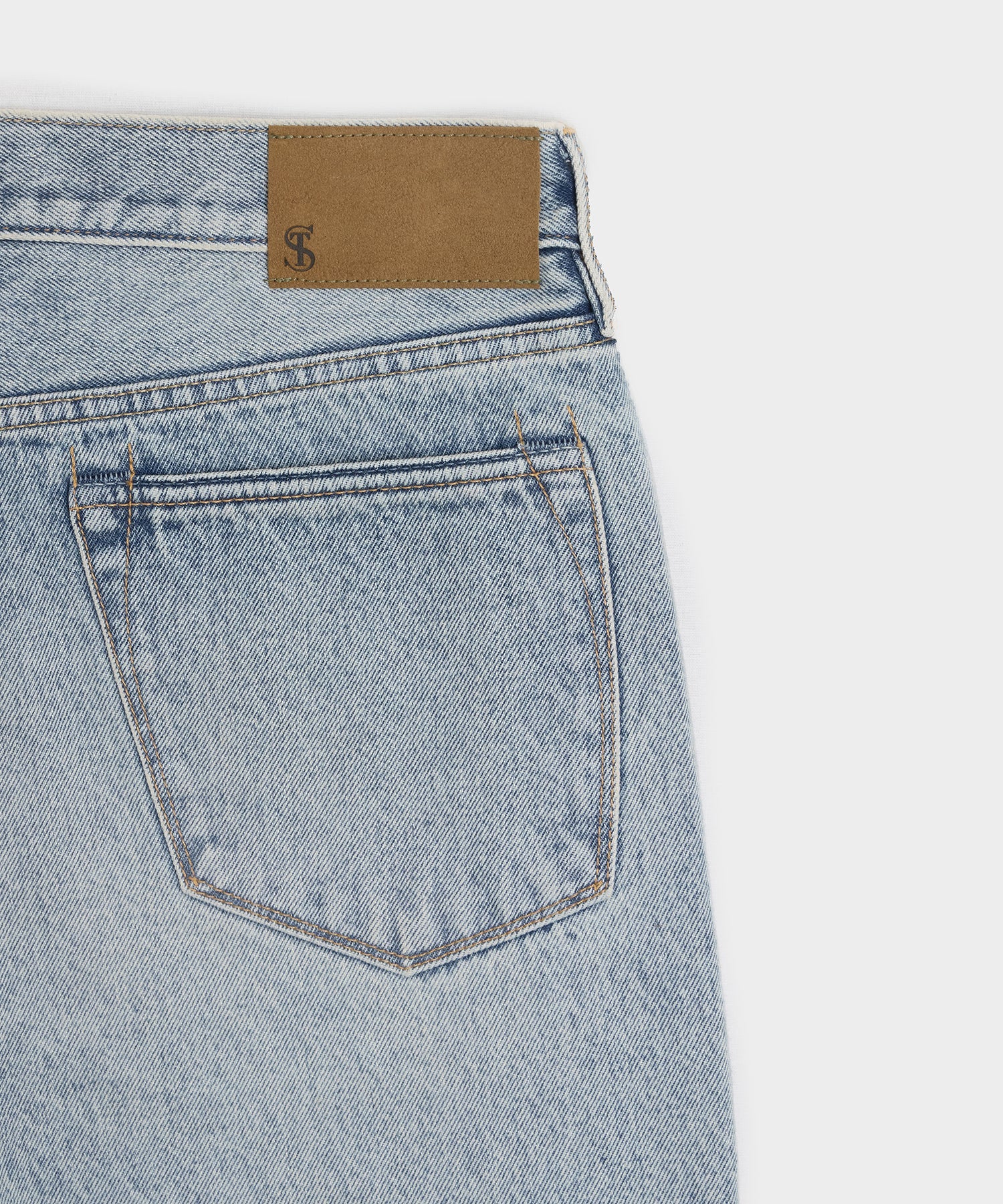 Straight Fit Jean in Light Indigo