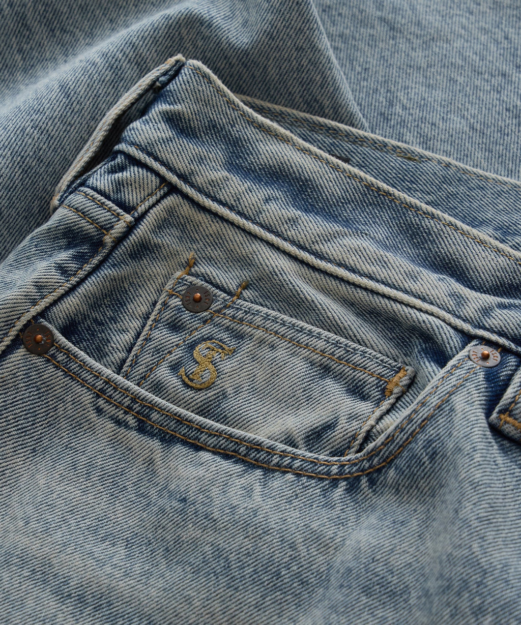 Straight Fit Jean in Light Indigo