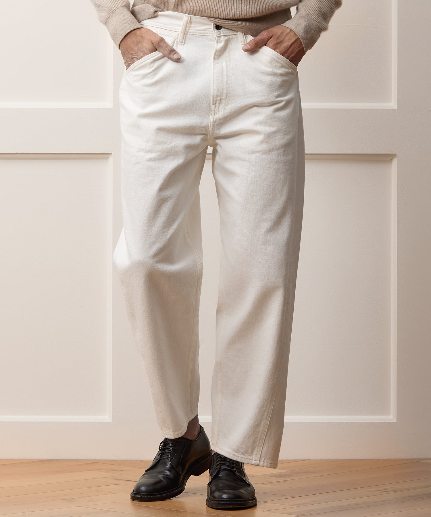 Relaxed Barrel Jean in White