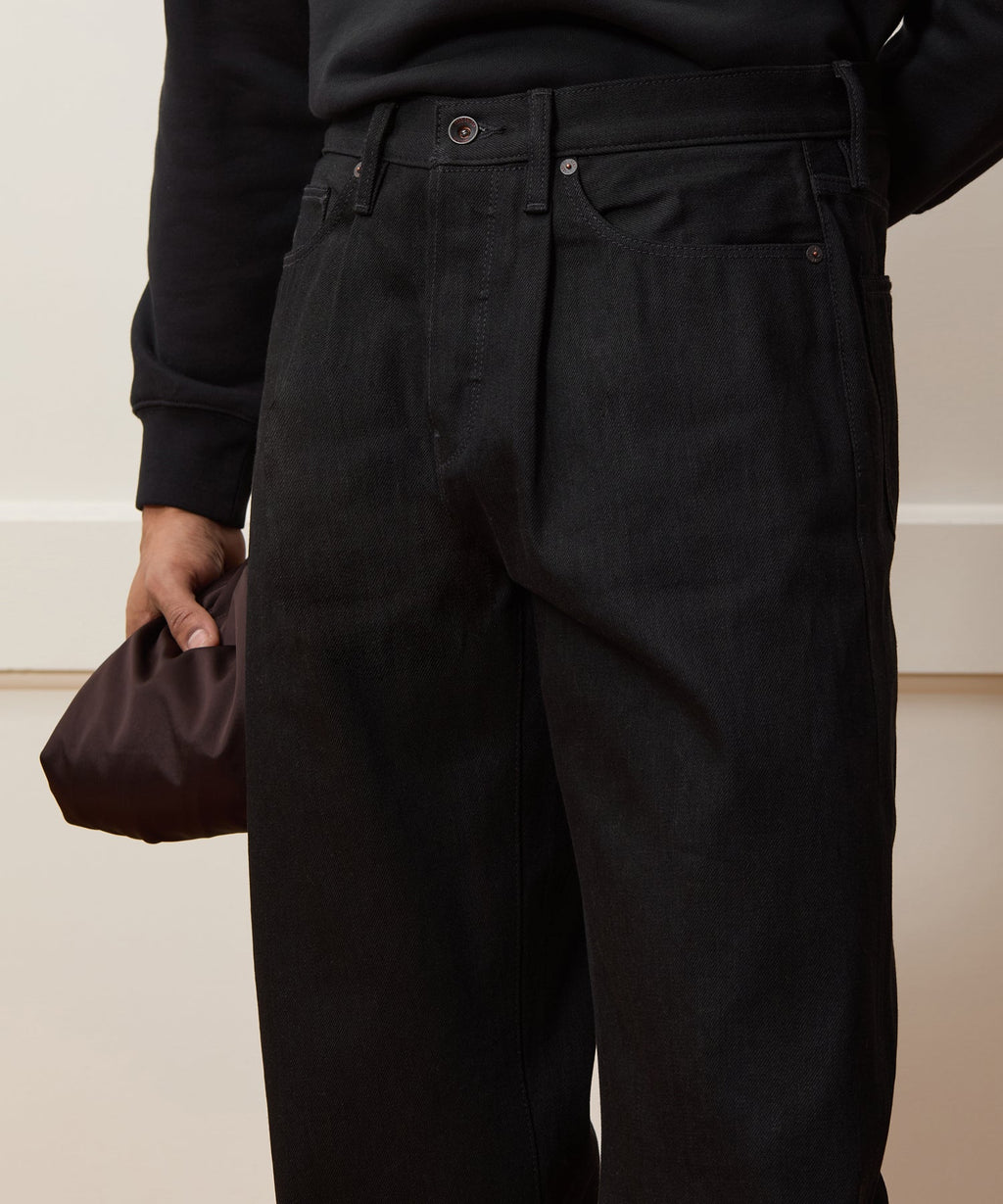 Relaxed Rigid Selvedge Pleated Jean in Black