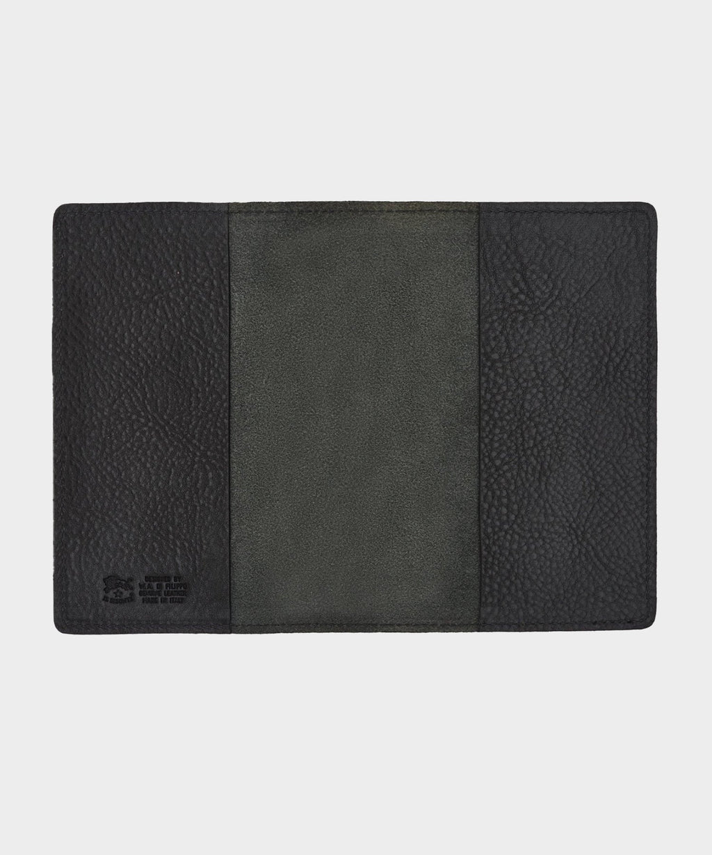 Il Bisonte Leather Passport Holder in Black