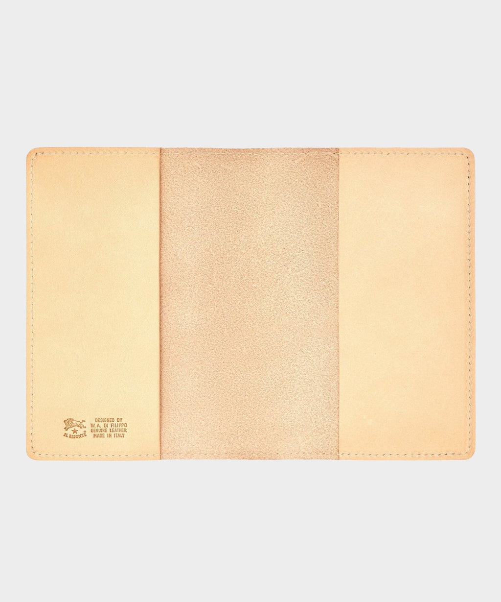 Il Bisonte Leather Passport Holder in Natural