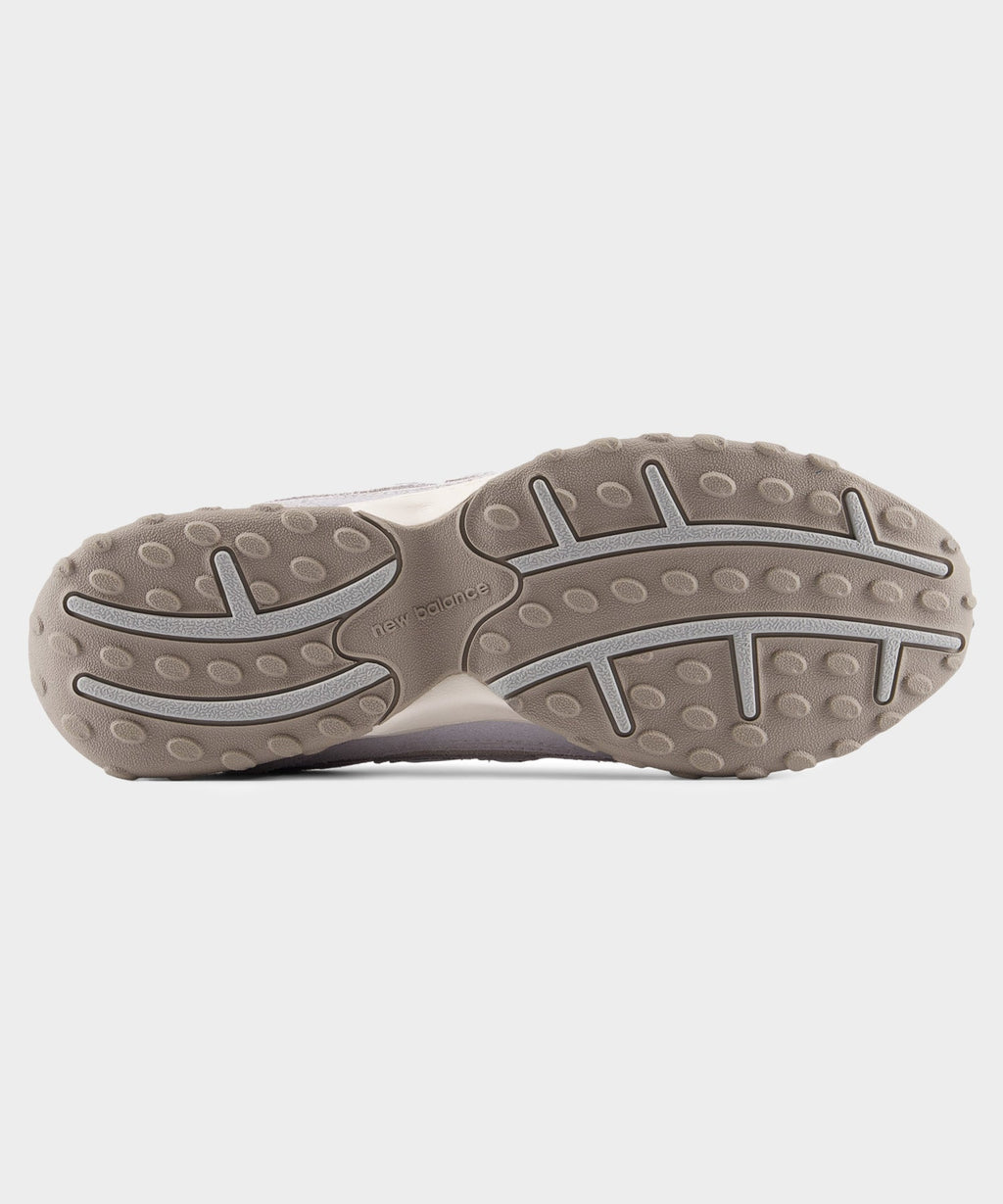 New Balance 204L Sneaker