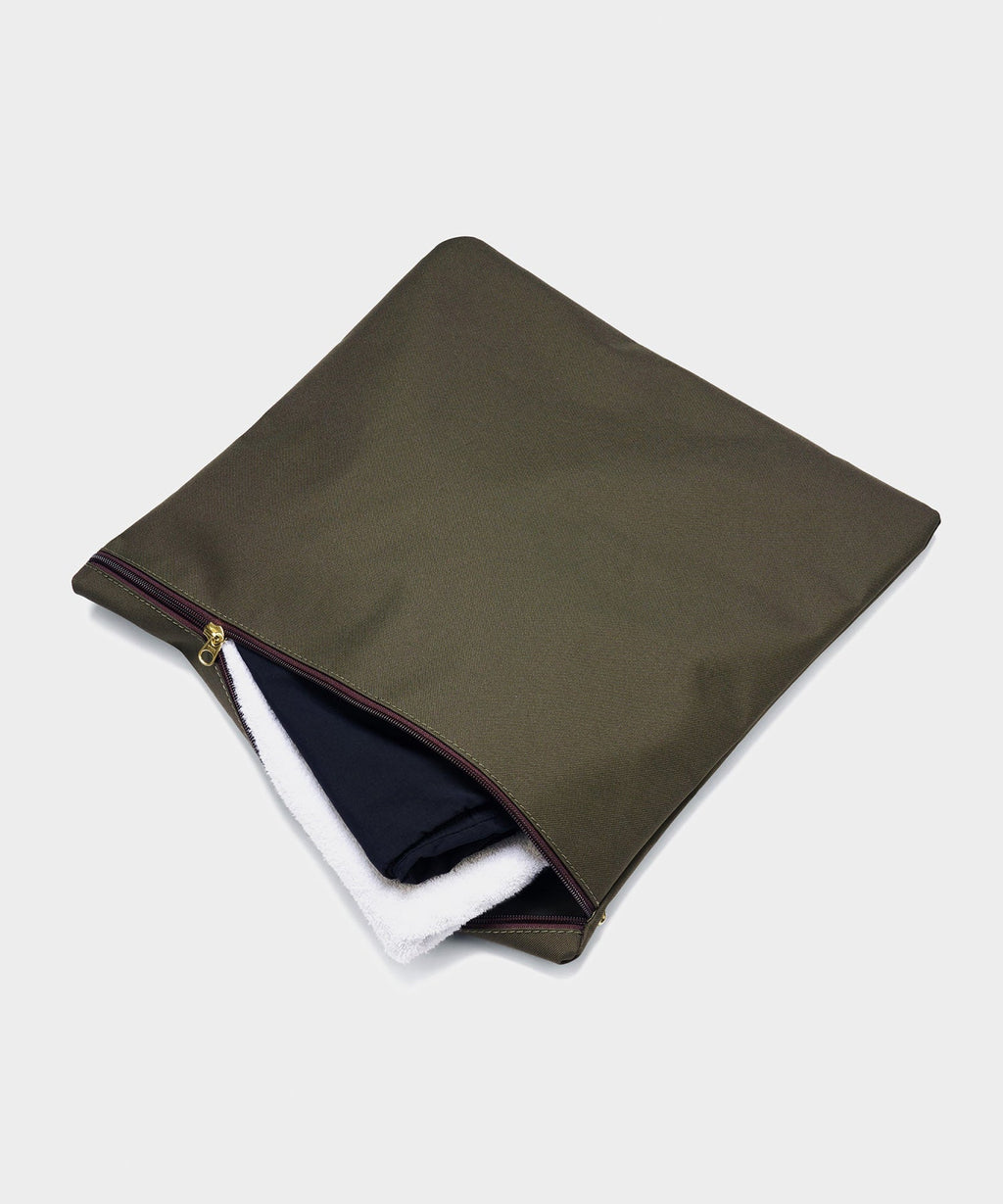 Bennett Winch Nylon Medium Cargo Bag