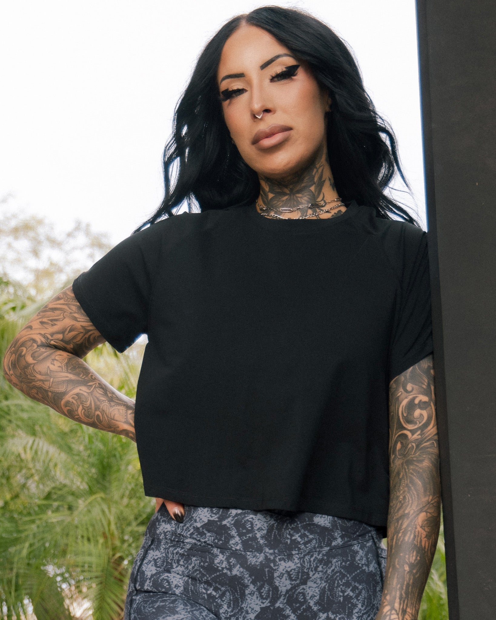 Women's Essential Cropped Tee - Black