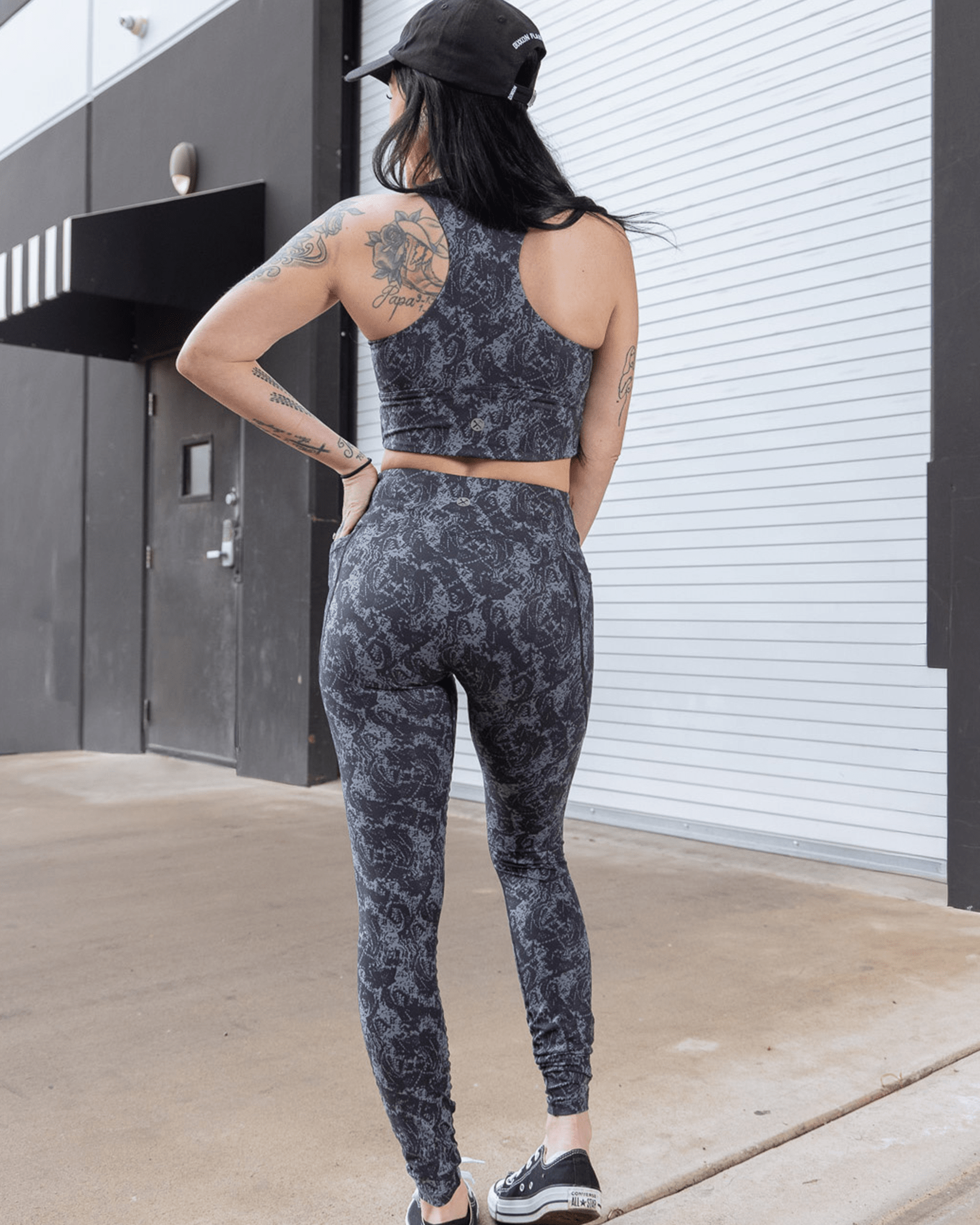 Women's Untamed Leggings - Gray Snakeskin
